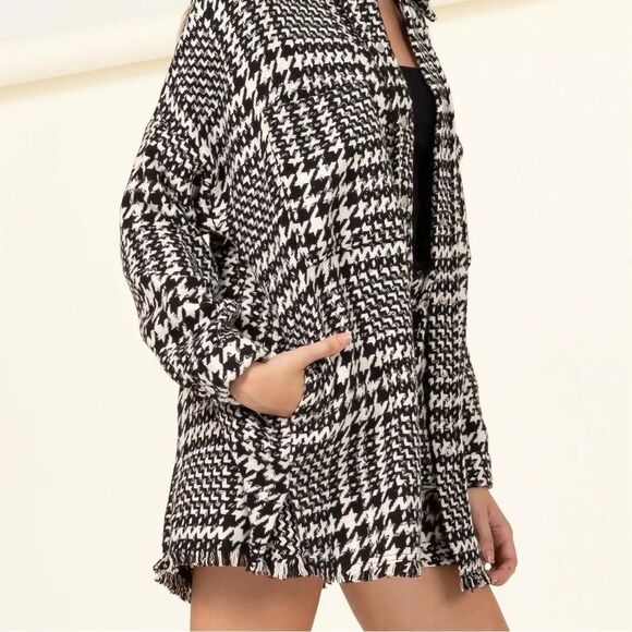 Textured Houndstooth Fray Hem Shacket - Picture 10 of 12